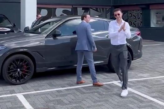 Ivan Perisic arriveert bij het Philips Stadion