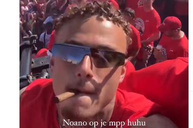 Noa Lang met sigaar op de Platte Kar