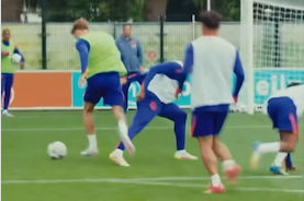 Luciano Valente op de training van Jong Oranje