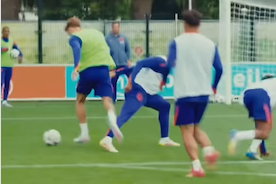 Luciano Valente op de training van Jong Oranje