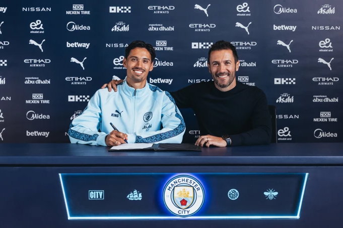 Tijjani Reijnders tekent bij Manchester City