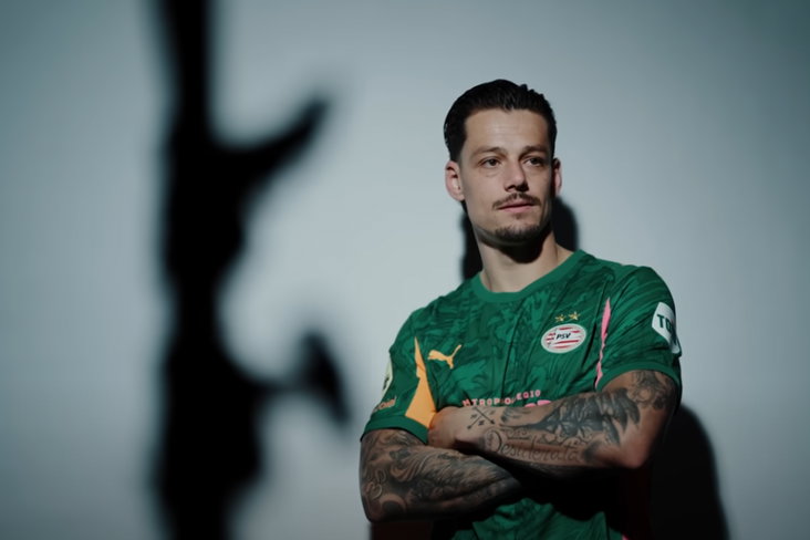 Nick Olij in het shirt van PSV