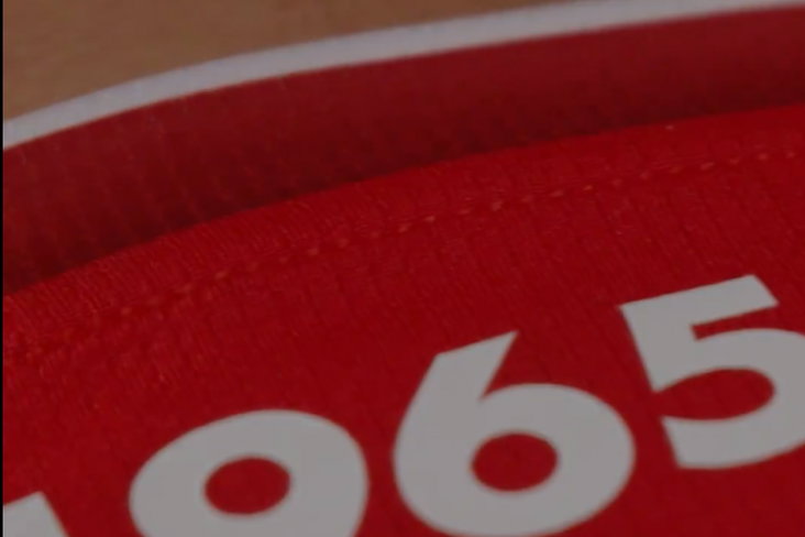 Teaser van het nieuwe thuisshirt van FC Twente
