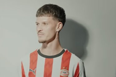 Dennis Man in het shirt van PSV