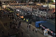 Drukte voor De Kuip