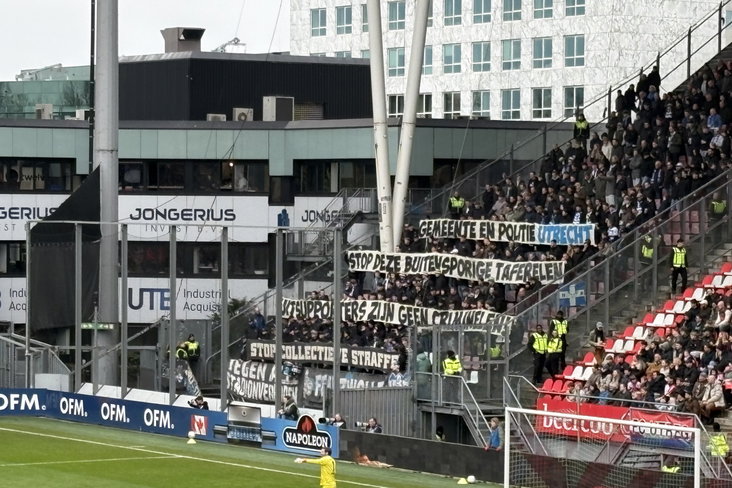 PEC Zwolle supporters protesteren