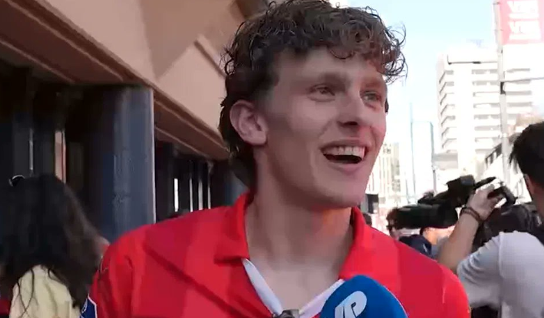 Een PSV-supporter in Eindhoven