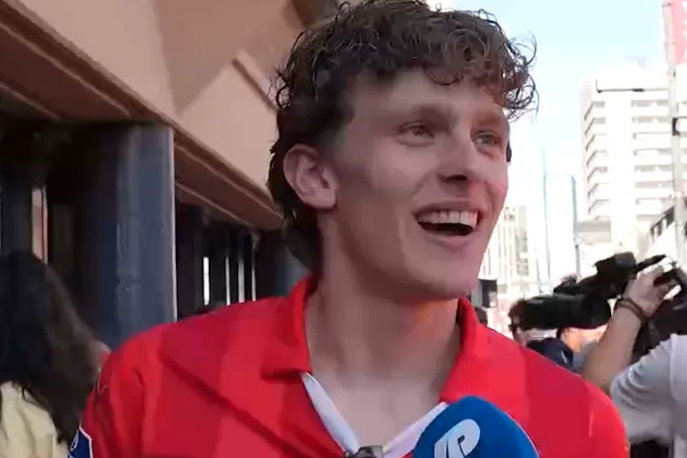 Een PSV-supporter in Eindhoven