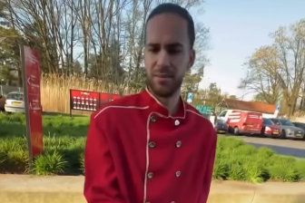 Ramiz Zerrouki in het Abeltje-kostuum