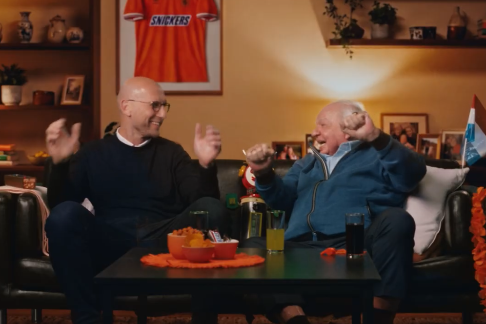 Jaap Stam en Aad van Toor in de videoclip van Russo