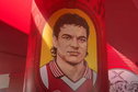 Portret van Jari Litmanen bij de hoofdingang van Ajax
