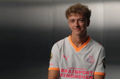 Sven Mijnans in het uitshirt van PSV