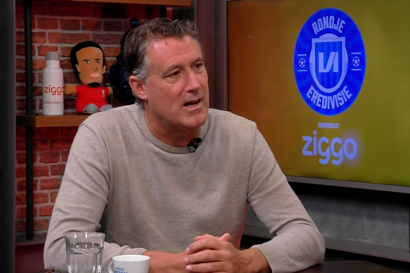 Marco Timmer in de studio van Voetbal International