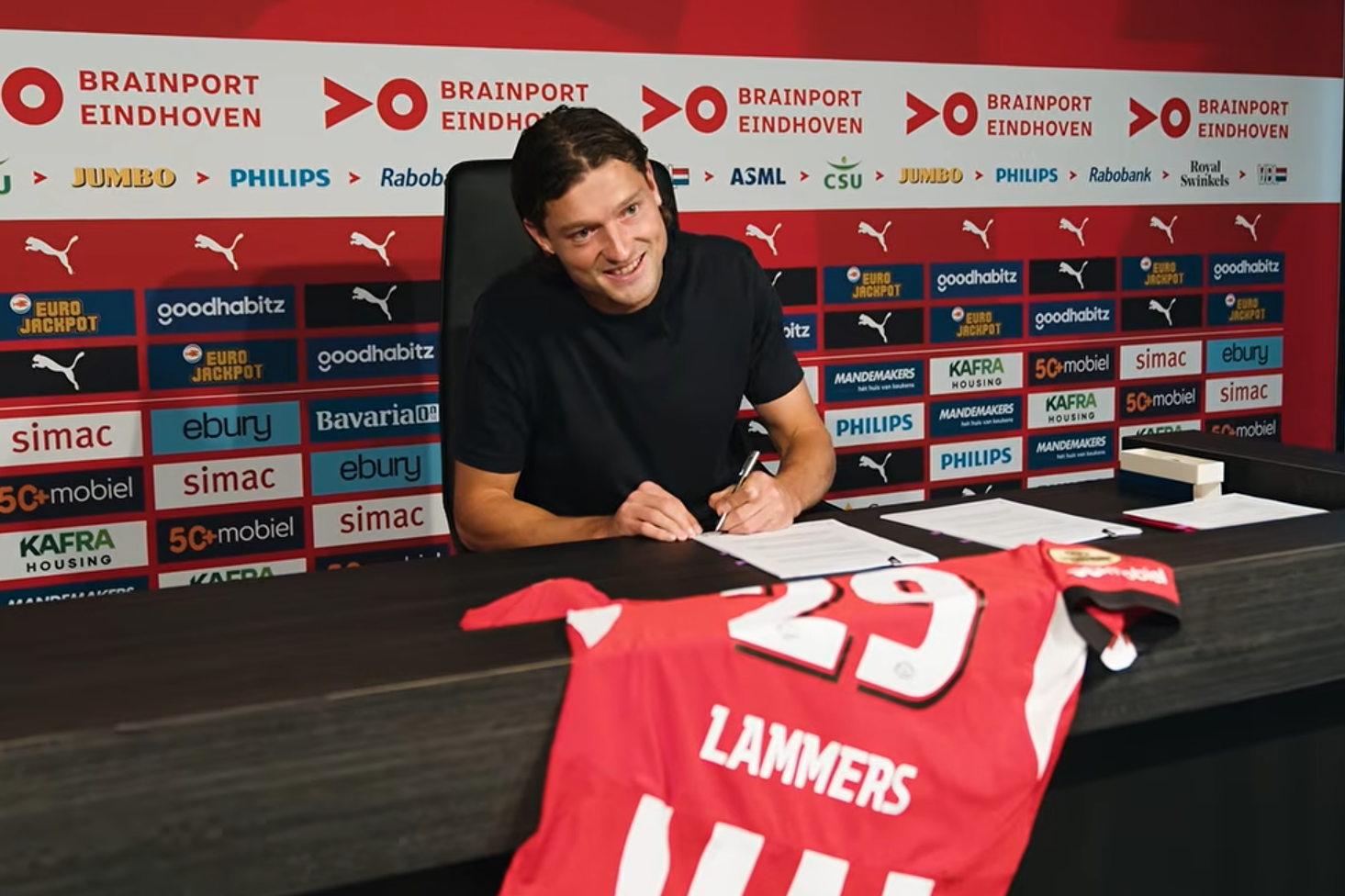 Sam Lammers tekent bij PSV