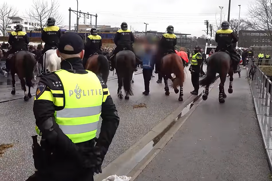 Politie-inzet bij FC Twente - FC Groningen