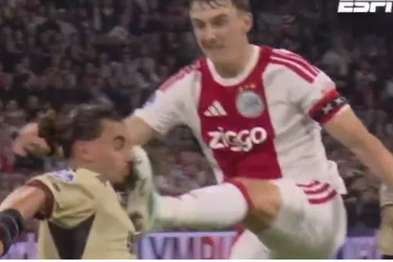 Youri Baas schopt in het gezicht