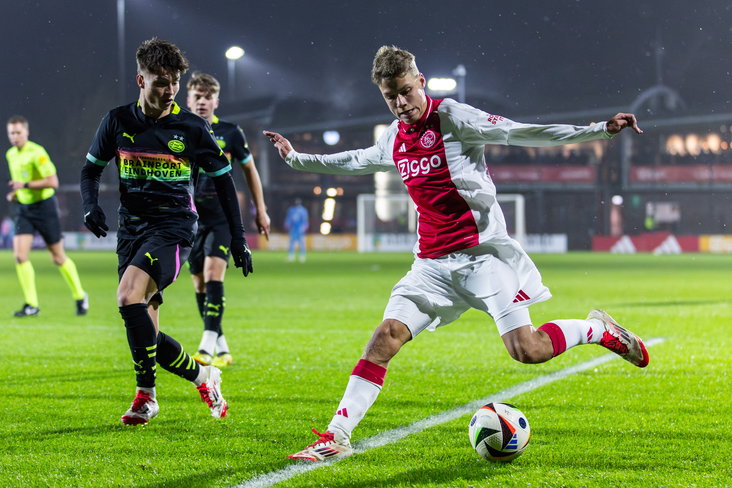 Sean Steur aan de bal