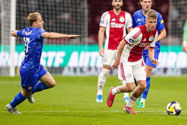 Sean Steur en Thomas van den Belt gaan voor de bal