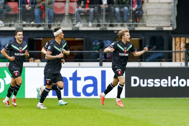 Sem Steijn met een goal voor FC Twente