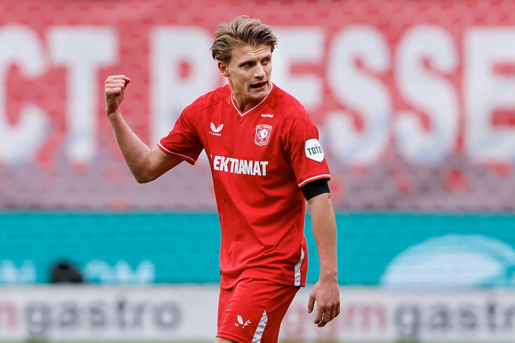Sem Steijn viert een goal