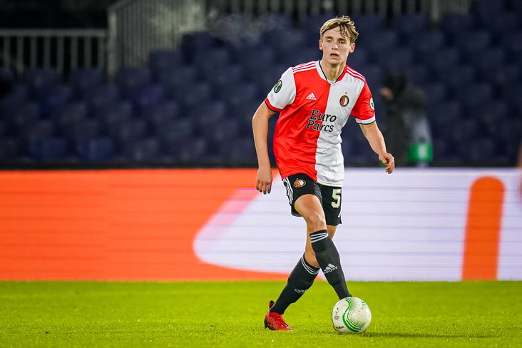 Sem Valk aan de bal in de Conference League