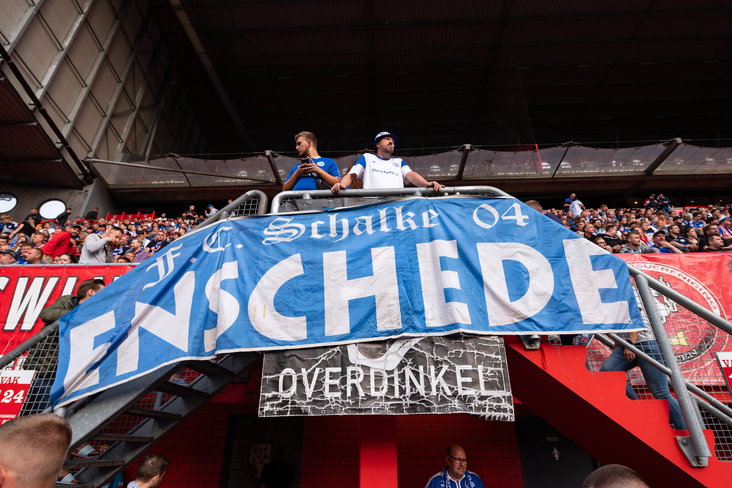 Sfeer in Grolsch Veste tijdens FC Twente - Schalke 04