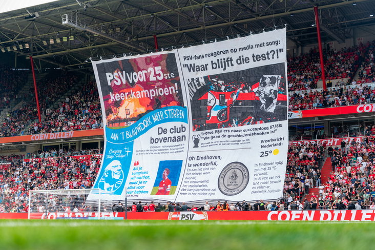 Sfeeractie van de PSV-fans in het Philips Stadion