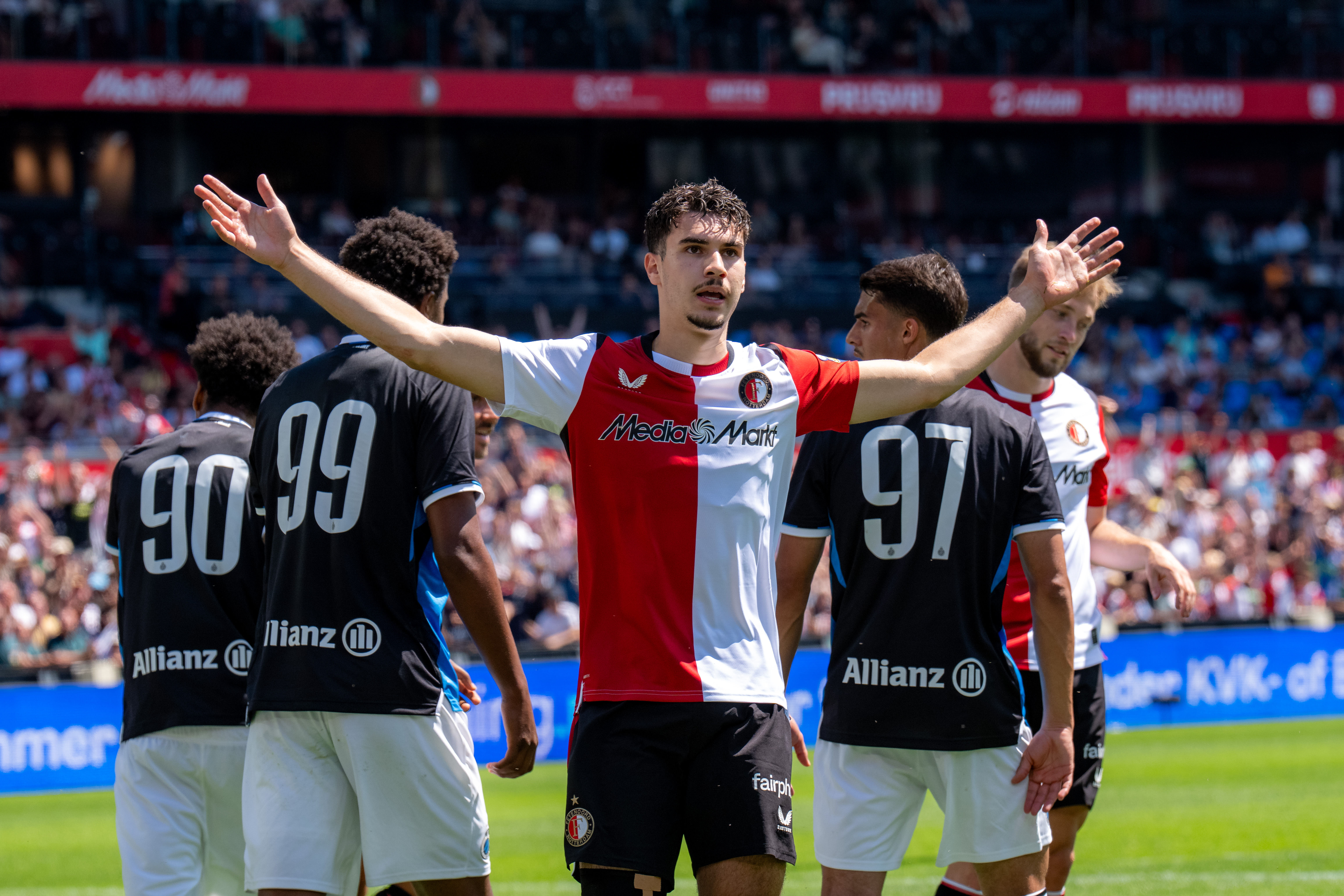 Shaqueel van Persie scoort de 1 1 tegen Club Brugge