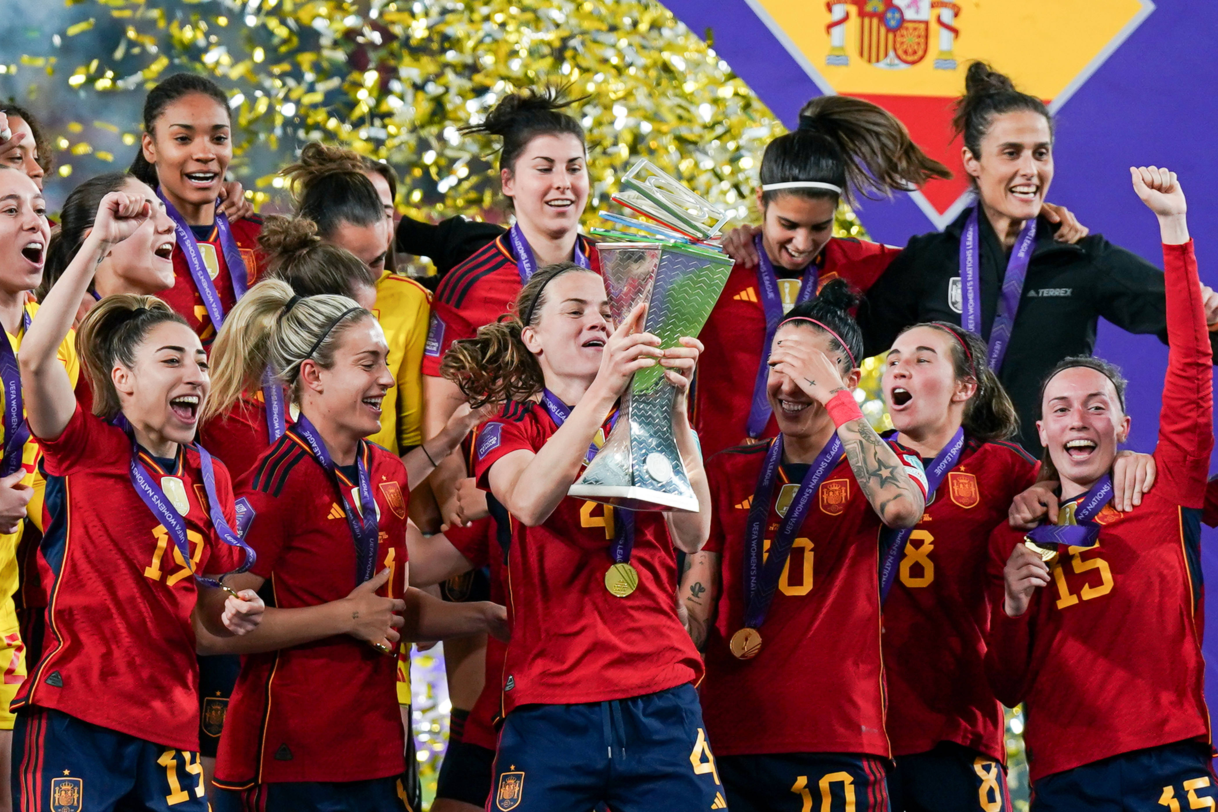 Spanje heft de kampioensbeker op