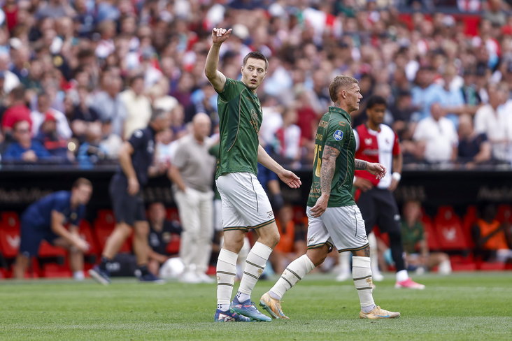 Stefan Sigurdarson scoort in de Kuip
