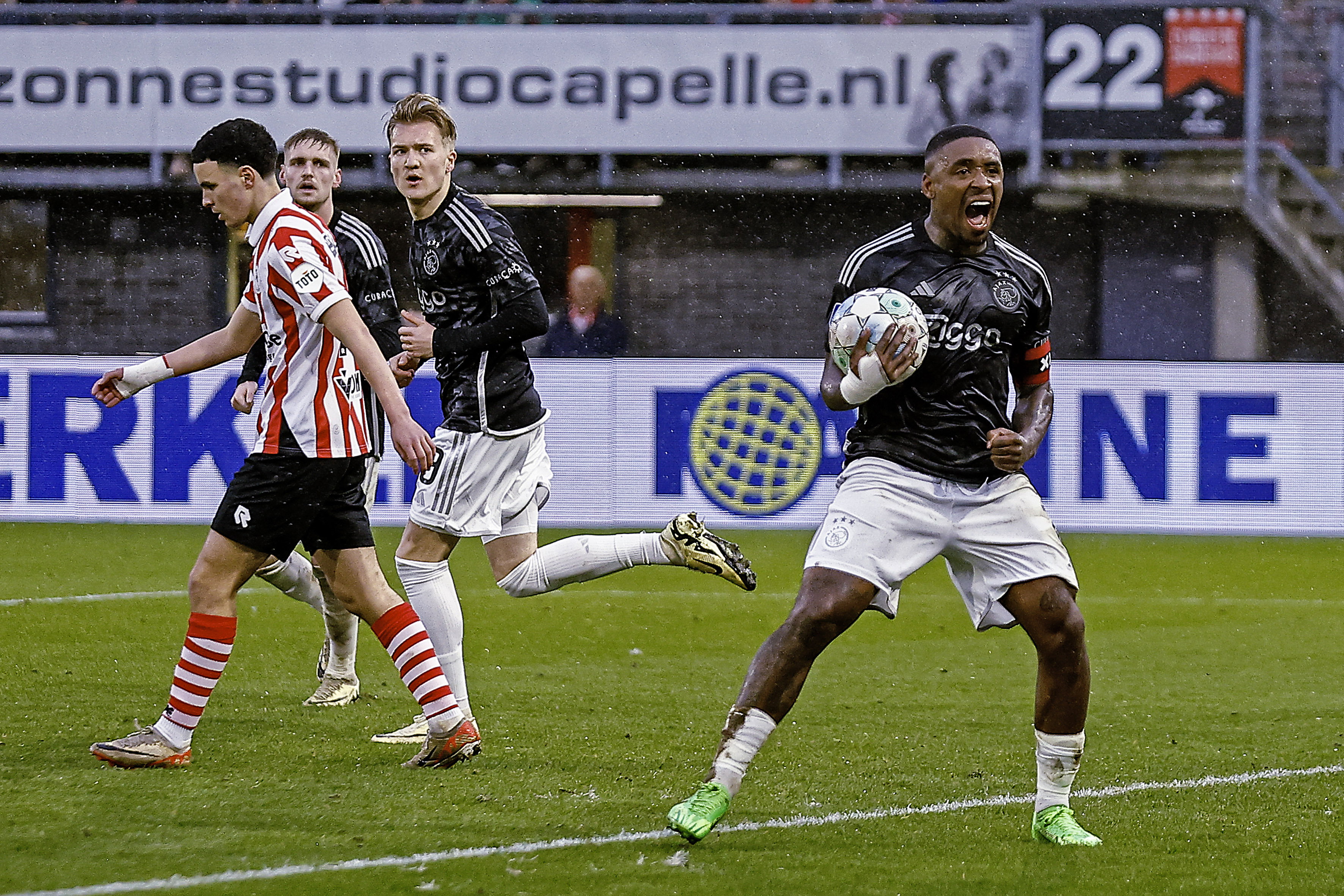 Steven Bergwijn maakt de gelijkmaker