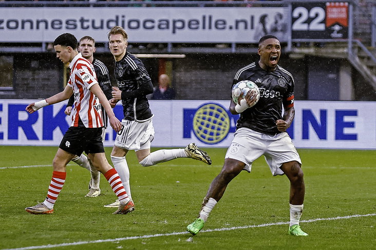 Steven Bergwijn maakt de gelijkmaker