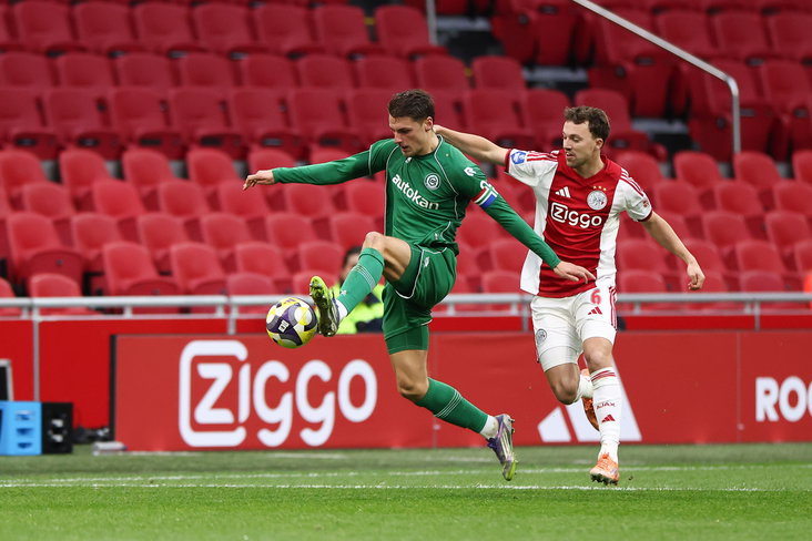 Stije Resink met de bal