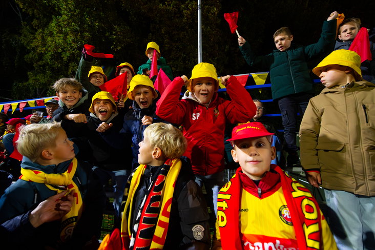 Supporters Rohda Raalte op de tribune