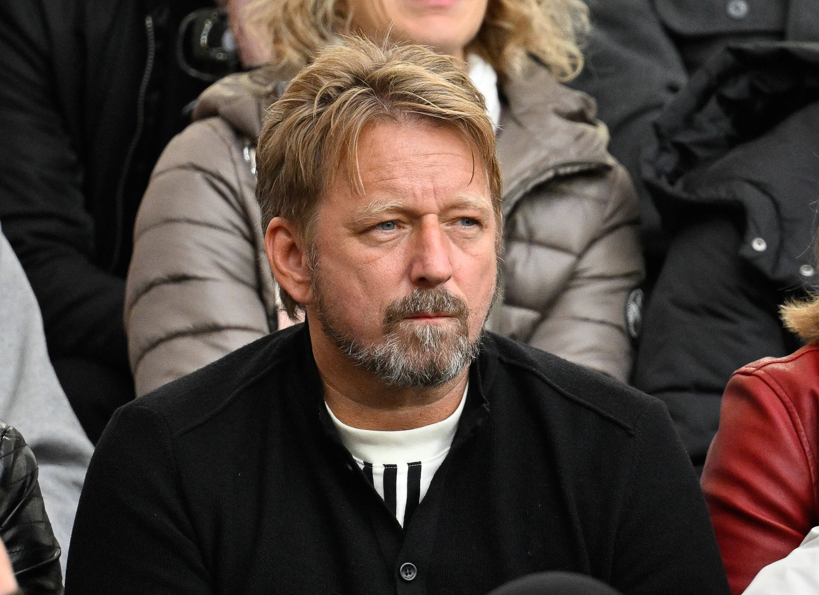 Sven Mislintat op de tribune van VfB Stuttgart
