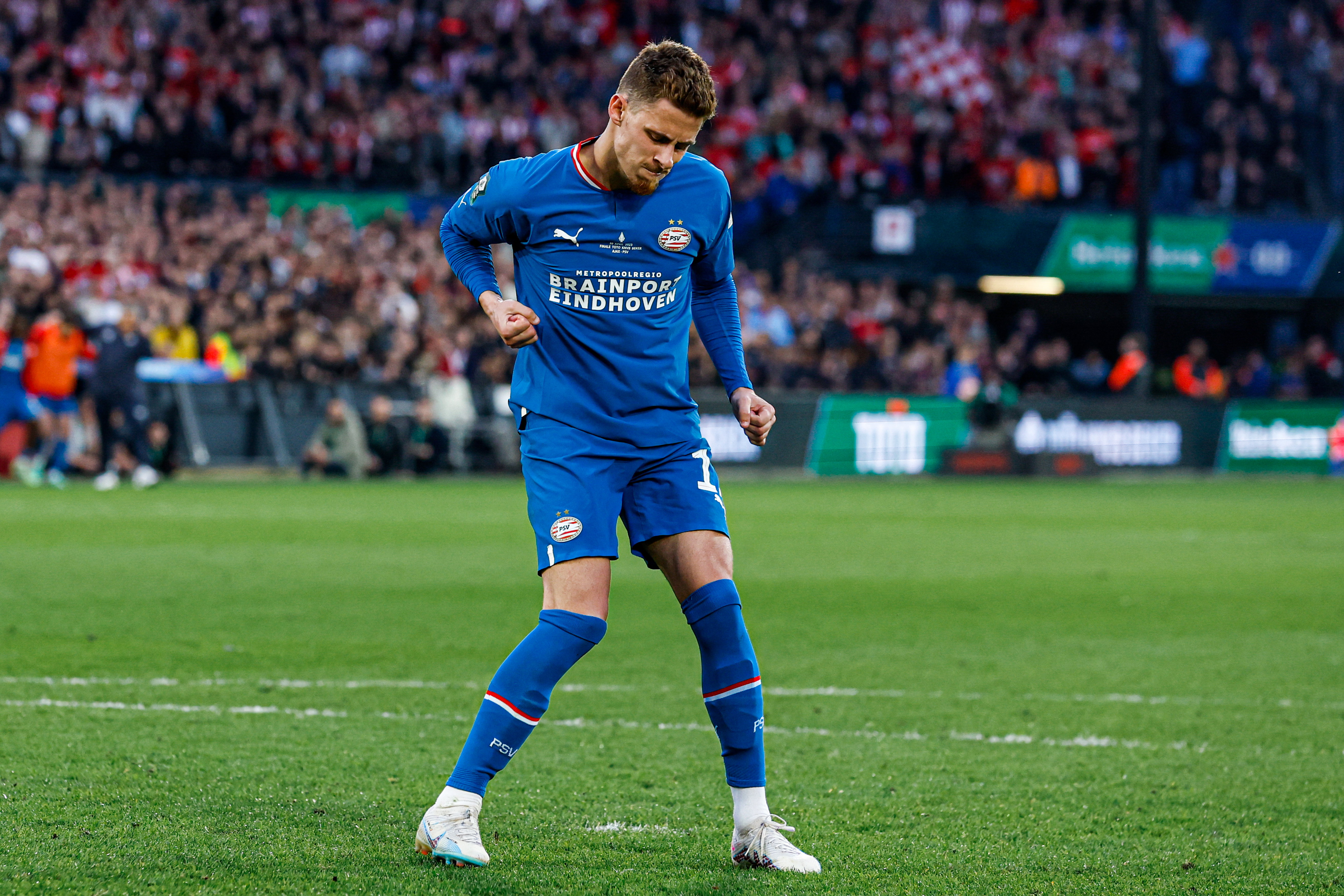 Thorgan Hazard scoorde de penalty tegen Ajax