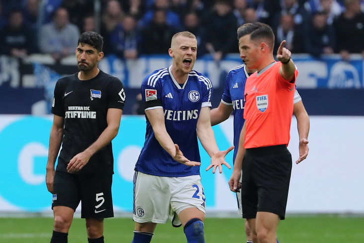 Timo Baumgartl namens Schalke 04