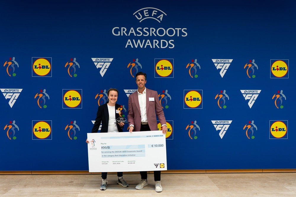 De KNVB wint de gouden UEFA Grassroots award