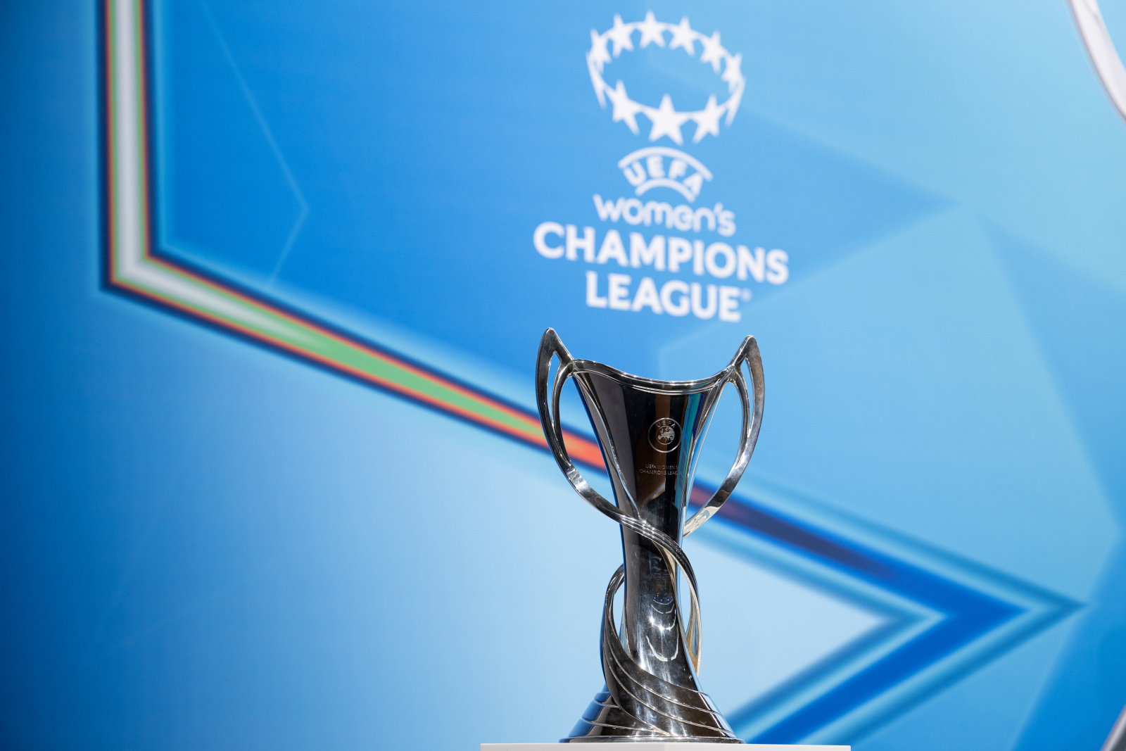 De UEFA Women's Champions League-trofee