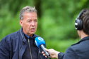 Valentijn Driessen voor de camera van De Telegraaf