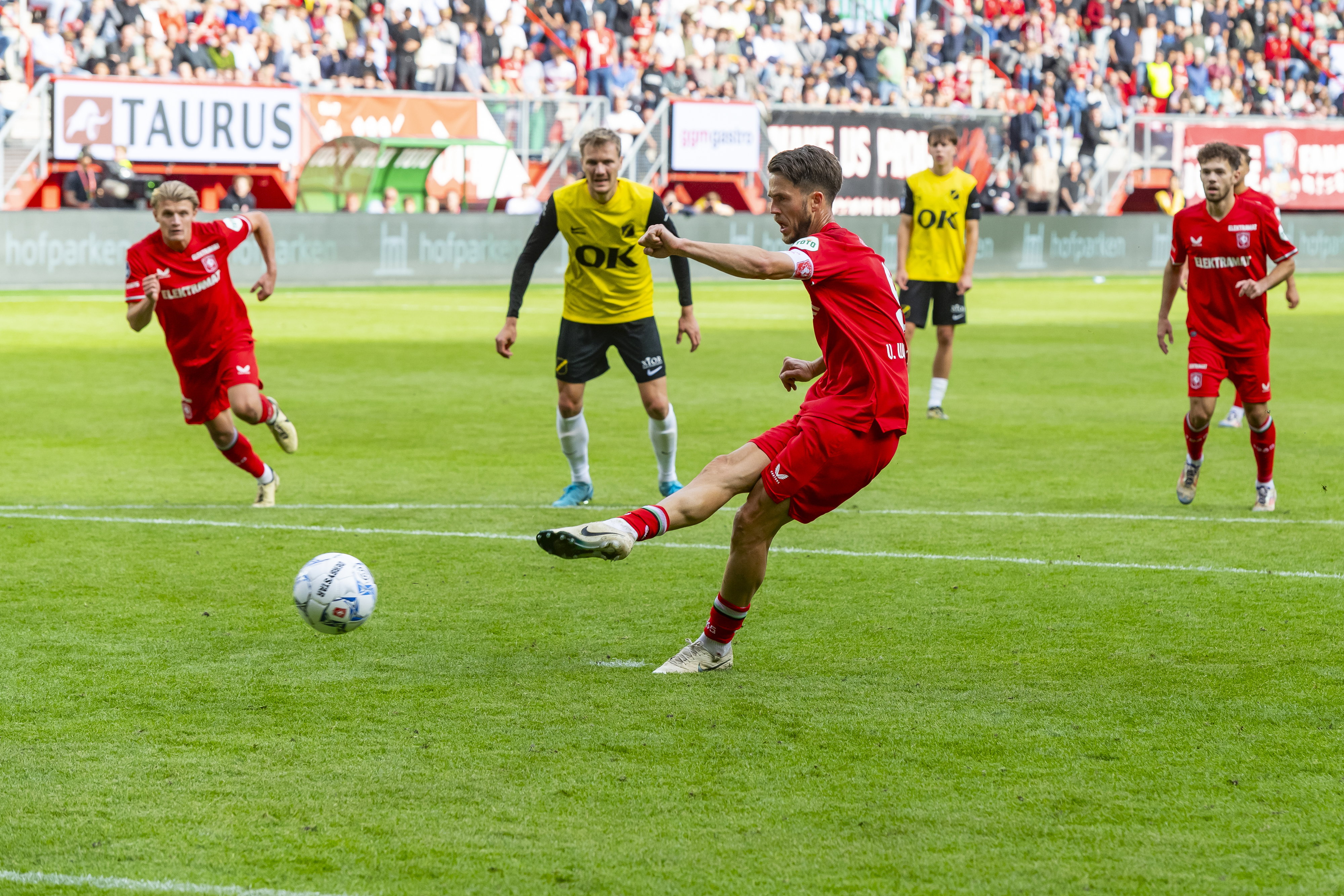 Van Wolfswinkel schiet