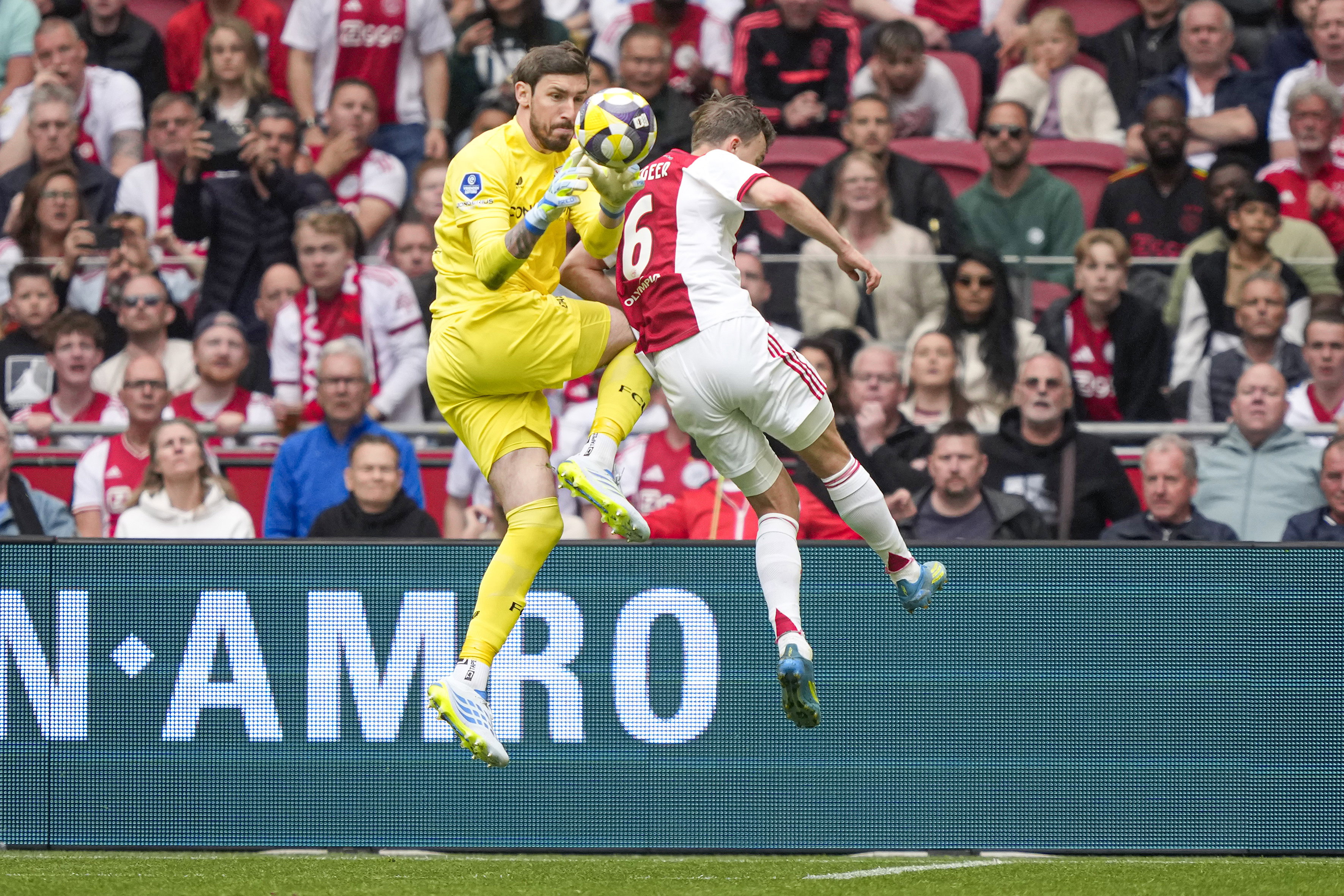 Vasilios Barkas tegen Ajax