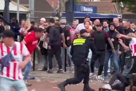 Vechtpartijen bij Philips Stadion