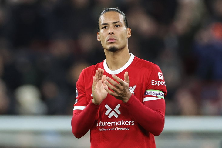 Virgil van Dijk klapt