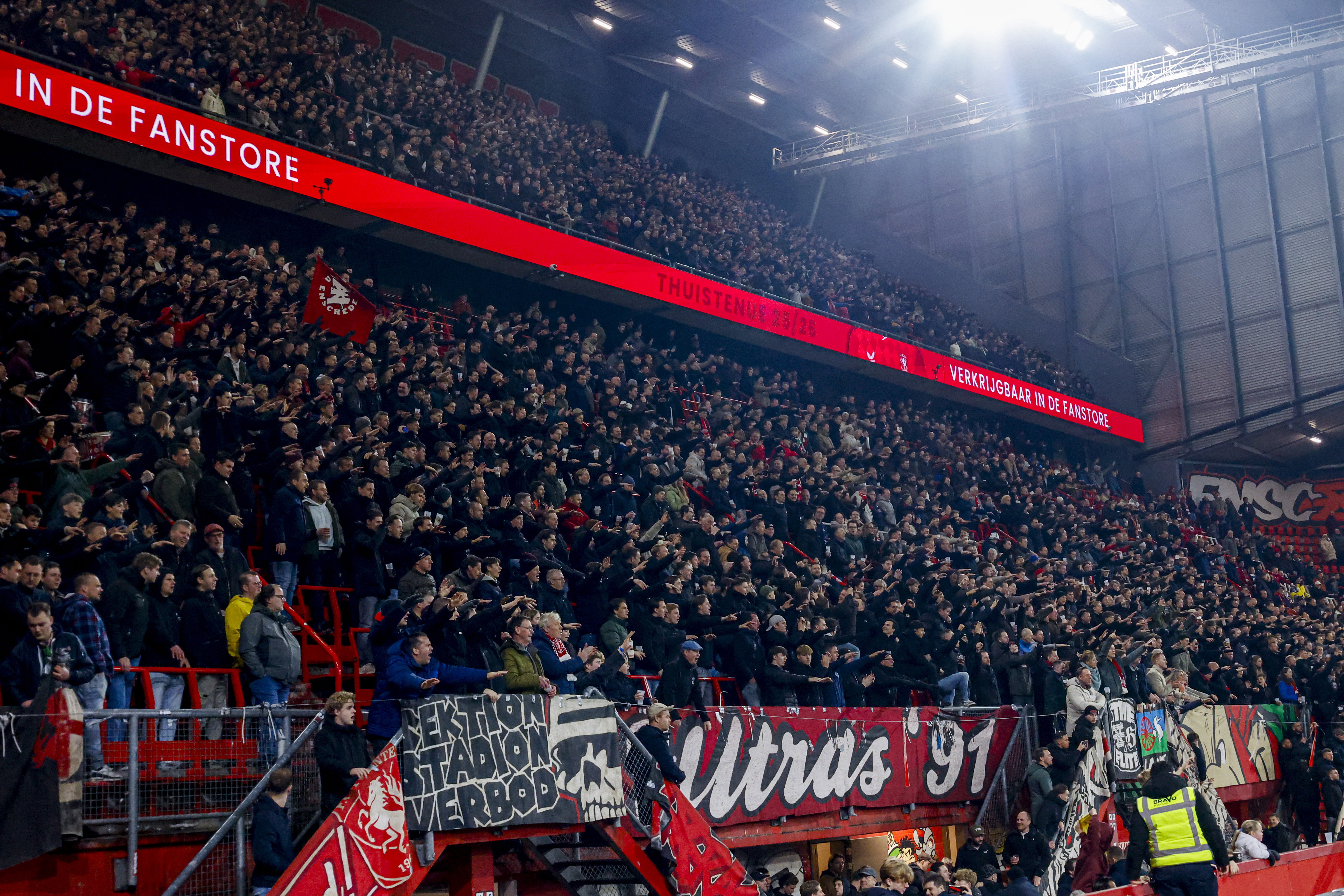 FC Twente-supporters op Vak-P