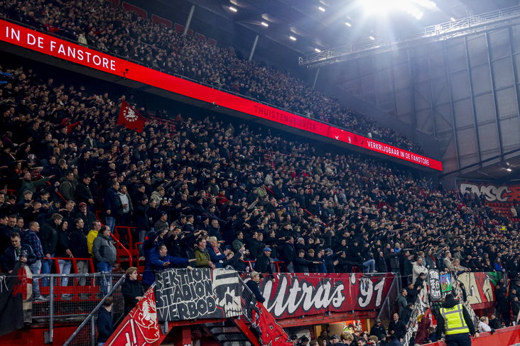 FC Twente-supporters op Vak-P