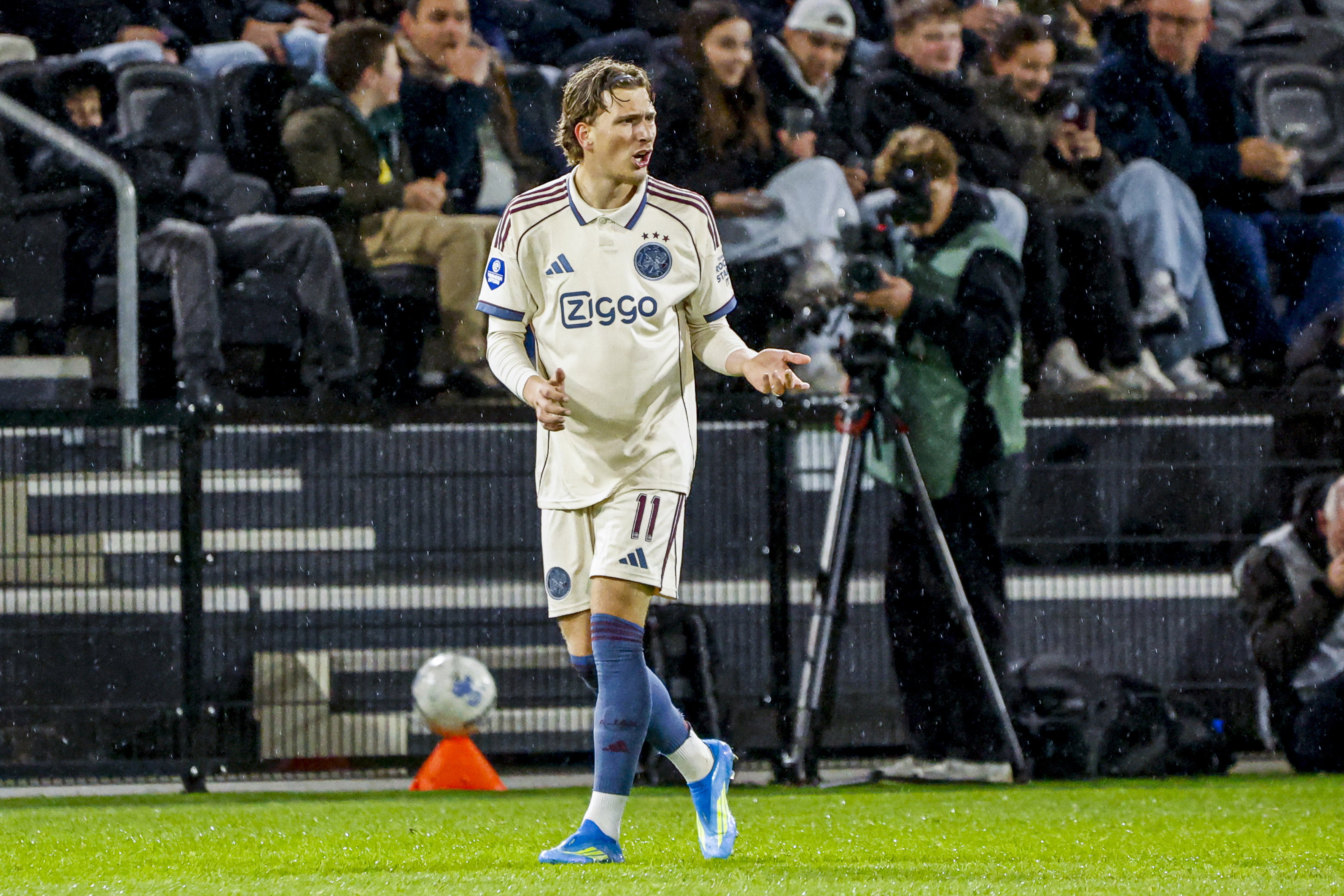 Mika Godts in de uitwedstrijd bij Heracles Almelo