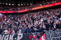 FC Twente-supporters juichen op Vak-P