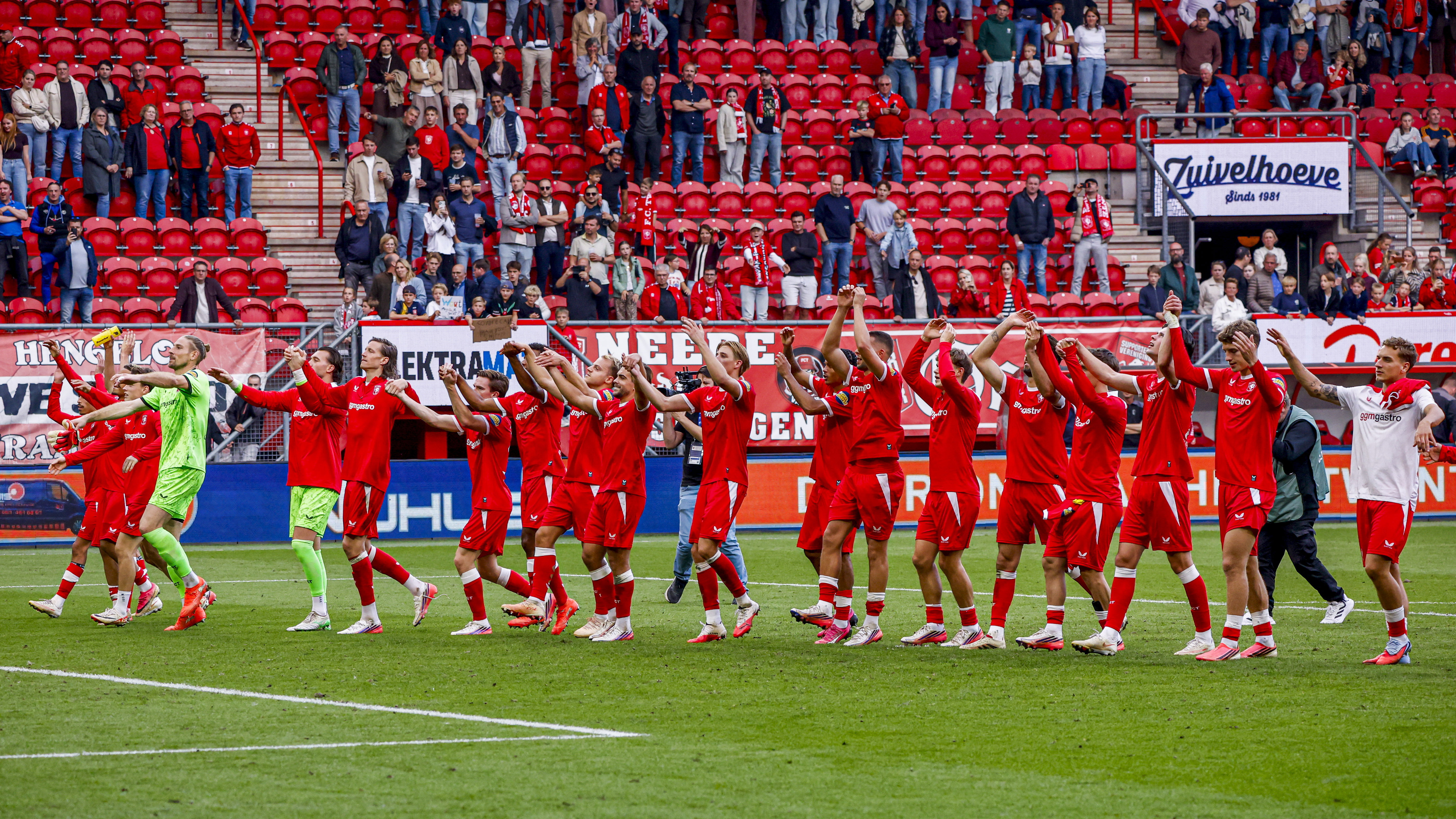 FC Twente-spelers bedanken het publiek