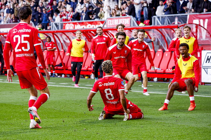 Ontlading bij FC Twente na de goal van Daouda Weidmann